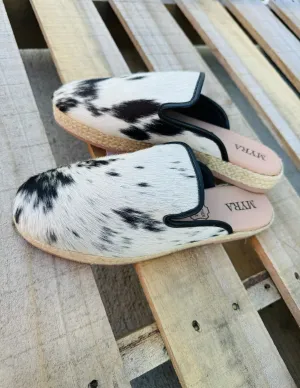 S-4102 Ease Hair on leather Slip on Black and White